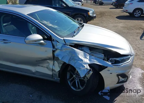 2019 Ford Fusion Hybrid Titanium из США, поврежденный, VIN 3FA6P0RU5KR273603